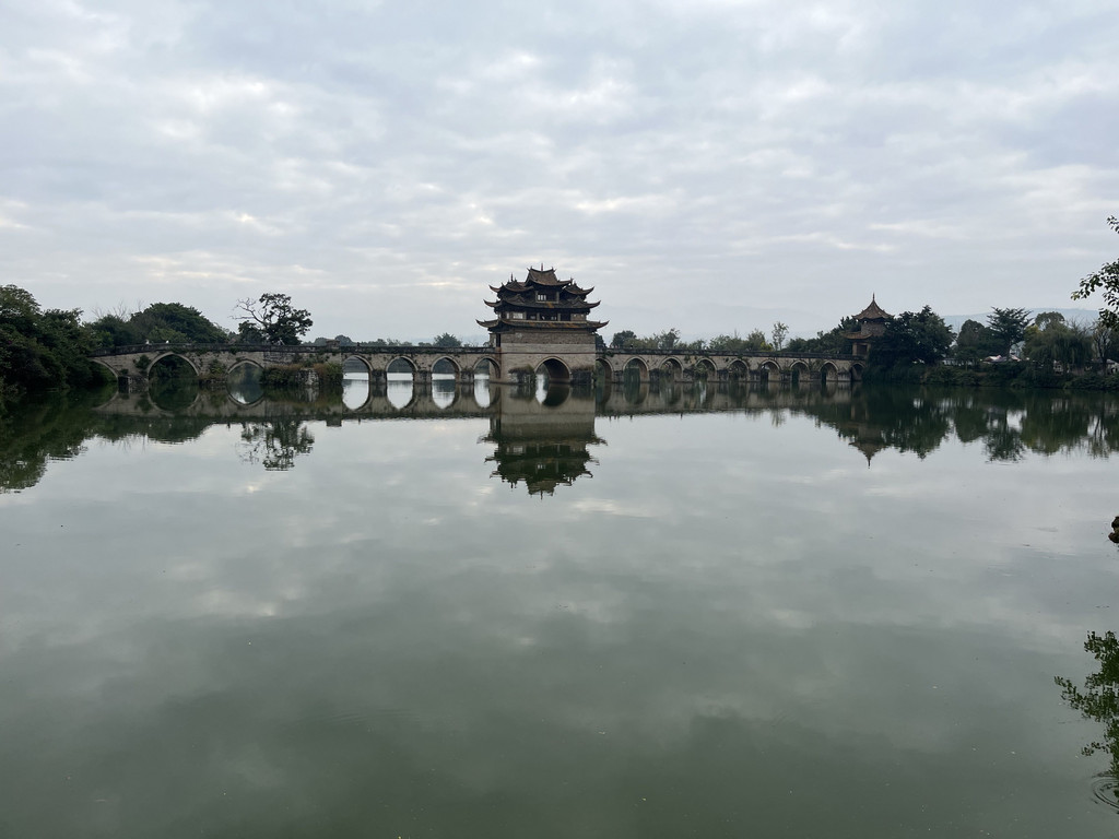 Il est composé de 17 arches de tailles différentesZhangjiaying, Yunnan, Chine. 30 octobre 2025, 09:40.© Tobias Bührer 2025