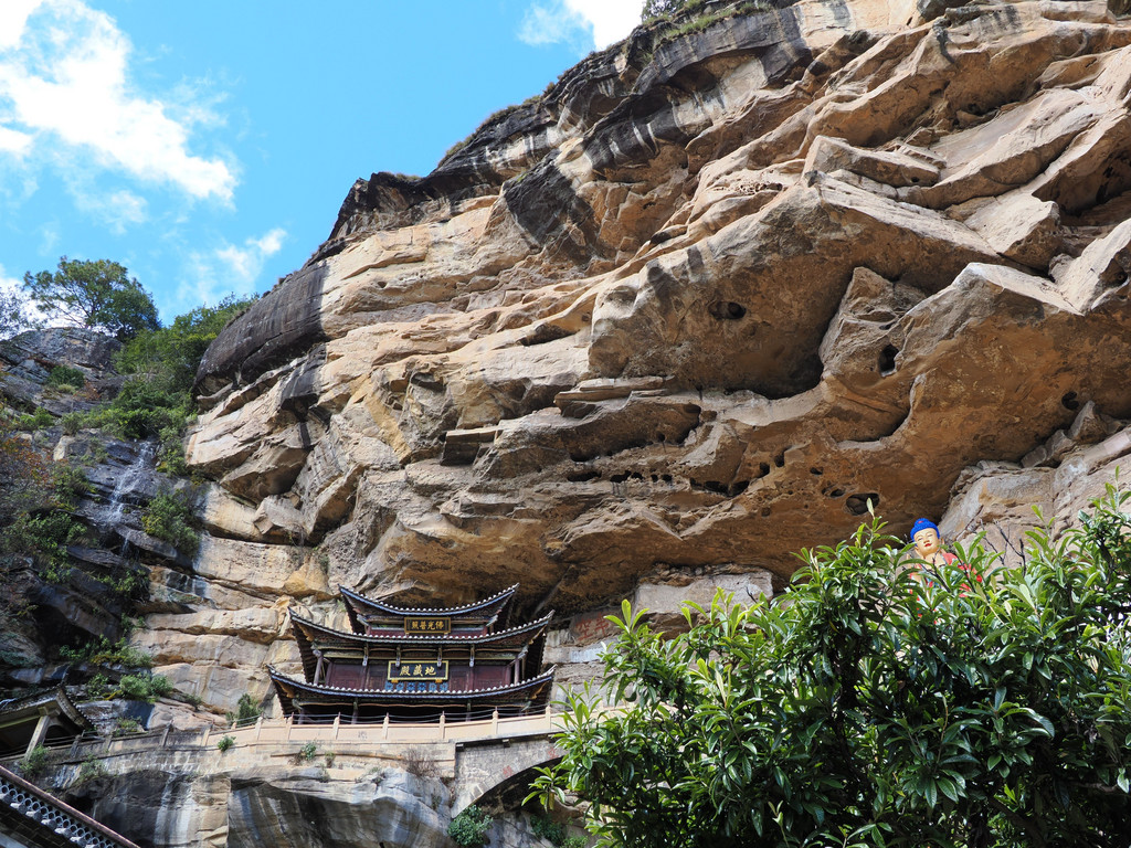 surnomm6 le "temple suspendu du Yunnan".Mingjianshao, Yunnan, Chine. 6 novembre 2025, 12:58.© Tobias Bührer 2025